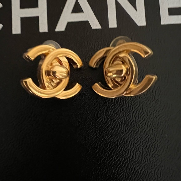 CHANEL Vintage 97P CC Turnlock Earrings 24K Gold Plated PRISTINE - Picture 7 of 7